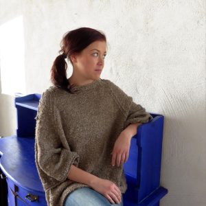 Härlig oversized tröja i 100% alpackagarn, stickkit
