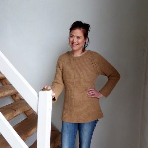 Sticka damtröja i falsk resår och raglan, stickkit