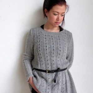 Grace a-linjeformad tröja i Road to China Light, stickkit