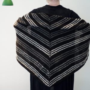 Stor trekantsjal i finull, stick-kit